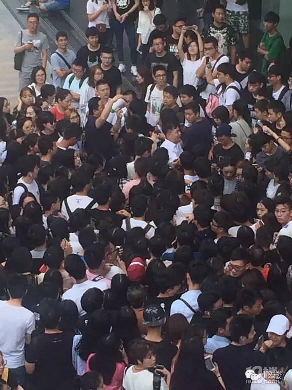 商场吃瓜被人求婚